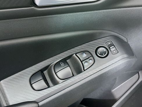 Used 2025 Nissan Altima 2.5 SV image 15