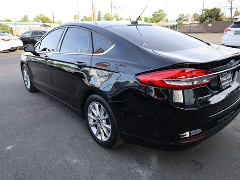 Used 2017 Ford Fusion SE w/ Fusion SE Technology Package FWD image 6