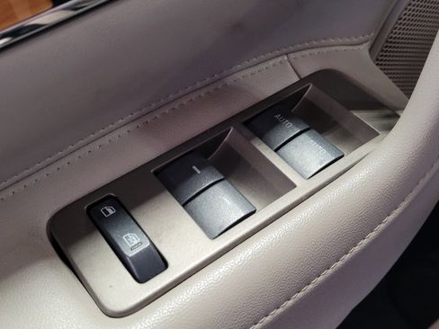 Used 2014 Lincoln MKX FWD w/ Equipment Group 101A image 27