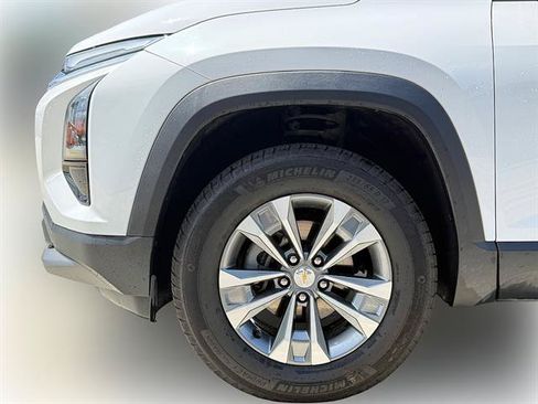 Used 2026 Chevrolet Equinox LT AWD/4WD image 4