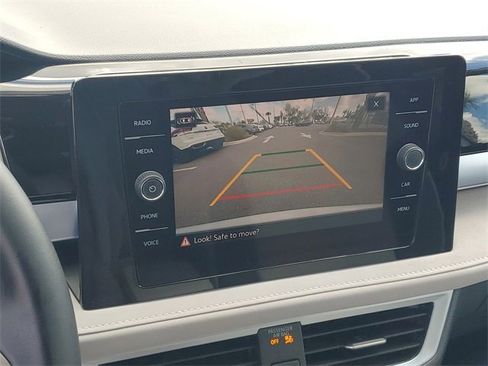 Certified 2025 Volkswagen Taos SE w/ Panoramic Sunroof Package image 24