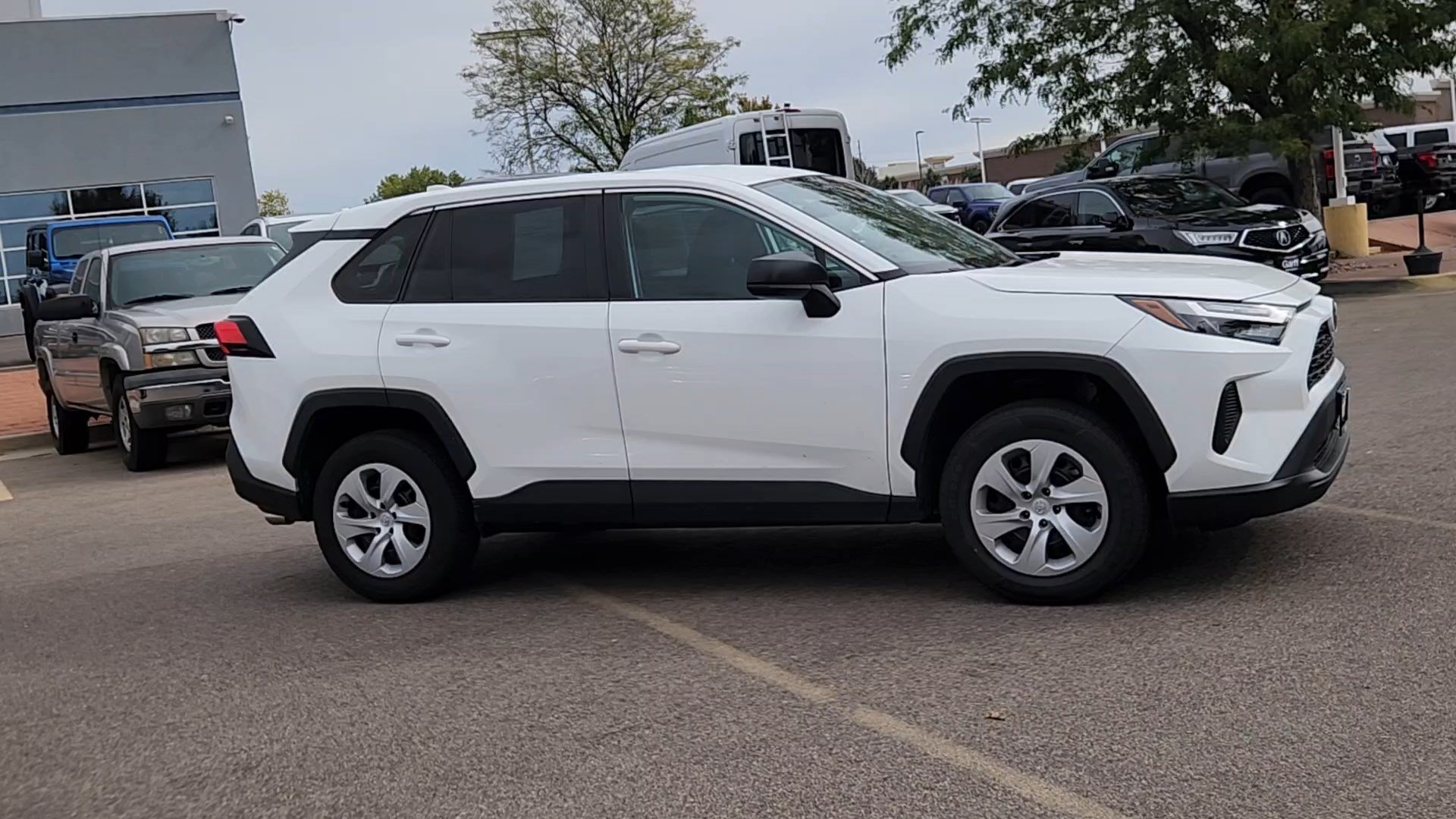 Used 2025 Toyota RAV4 LE AWD/4WD image 10