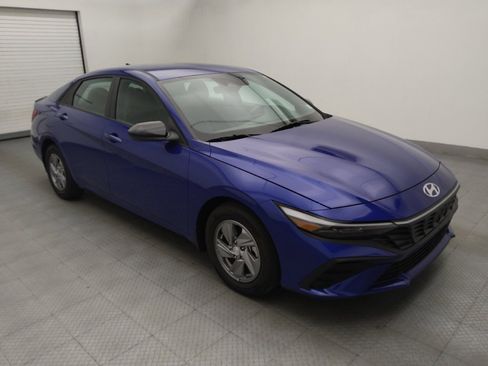 Used 2025 Hyundai Elantra Sport FWD image 13