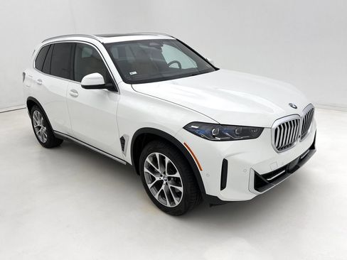 Used 2026 BMW X5 xDrive40i w/ Premium Package AWD/4WD image 2