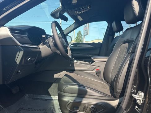 New 2025 Jeep Grand Cherokee L Laredo image 20