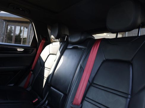 Used 2019 Porsche Cayenne AWD/4WD image 24