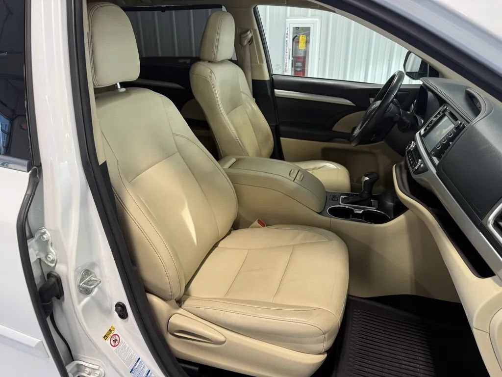 Used 2015 Toyota Highlander XLE AWD/4WD image 44