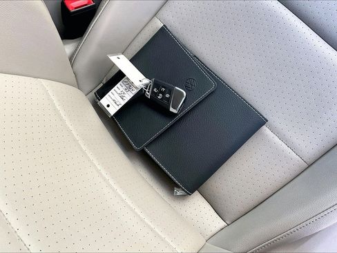 Certified 2023 Volkswagen Atlas SE image 11