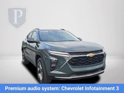 Certified 2025 Chevrolet Trax LT image 13