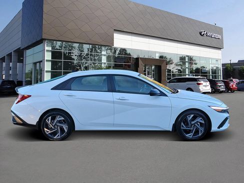 Certified 2025 Hyundai Elantra Sport image 4