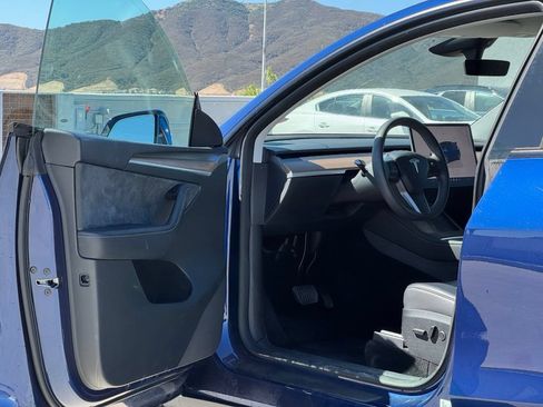 Used 2023 Tesla Model Y Long Range AWD/4WD image 7