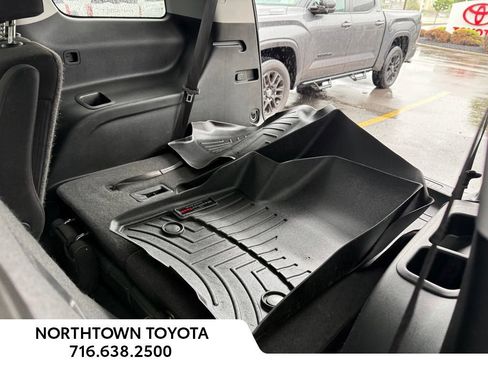 Used 2022 GMC Acadia SLE w/ Driver Convenience Package AWD/4WD image 14