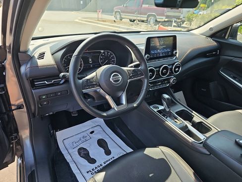 Used 2022 Nissan Sentra SR w/ SR Premium Package image 17