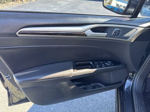 Used 2015 Ford Fusion SE w/ Equipment Group 202A image 14