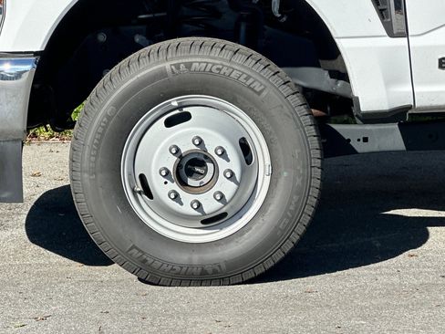 Used 2024 Ford F350 XLT image 19