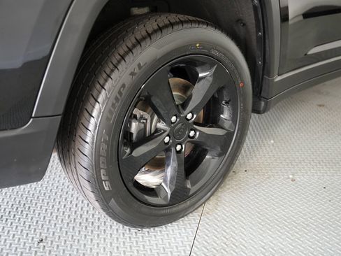 Used 2023 Jeep Grand Cherokee L Laredo AWD/4WD image 62