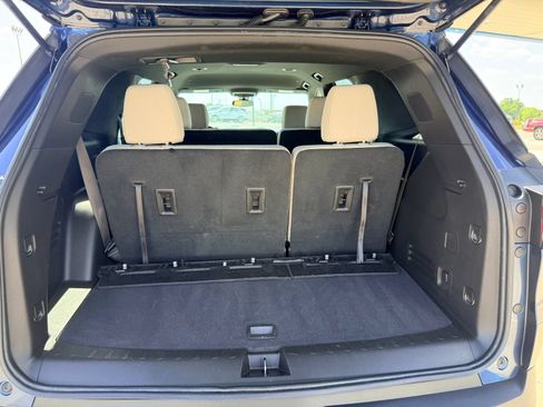Used 2022 Chevrolet Traverse LS FWD image 9