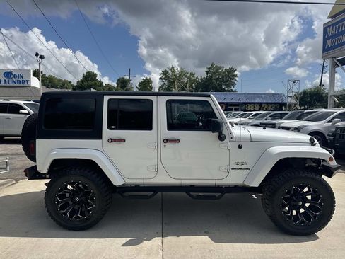 Used 2016 Jeep Wrangler Unlimited Sahara w/ Connectivity Group AWD/4WD image 10