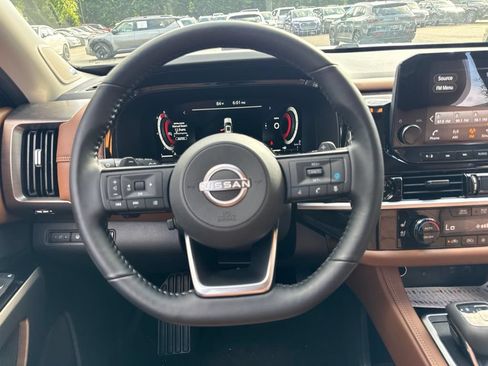 Used 2025 Nissan Pathfinder Platinum AWD/4WD image 14