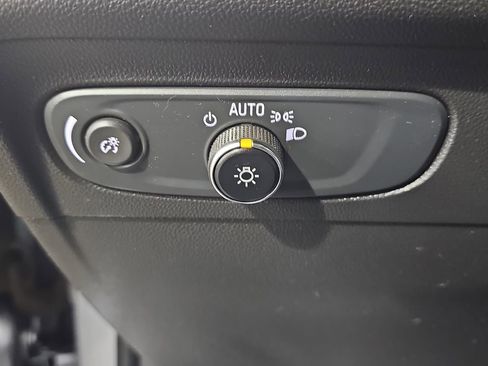 Certified 2022 Buick Envision Essence w/ Sport Touring Package image 33