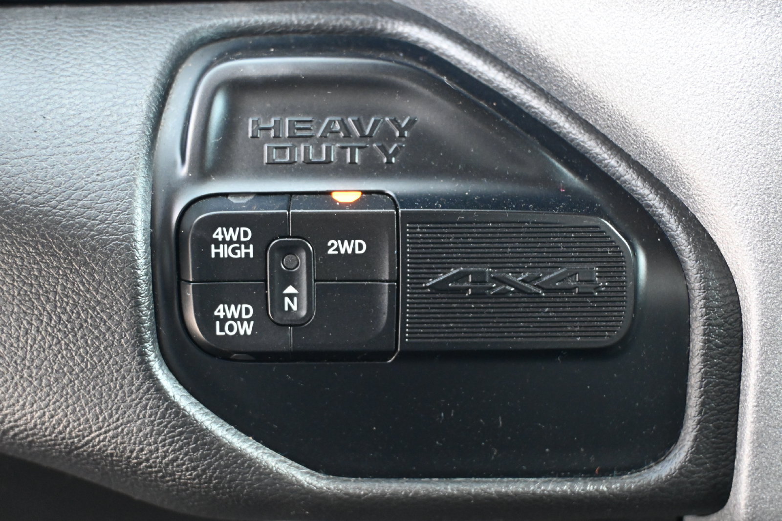 Used 2024 RAM 3500 Tradesman w/ Chrome Appearance Group AWD/4WD image 17