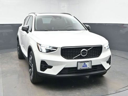 Used 2023 Volvo XC40 B5 Plus w/ Driver Assist Package image 2