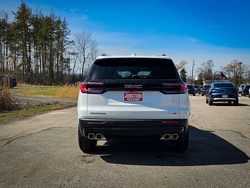 New 2026 GMC Acadia AT4 w/ LPO, Floor Liner Package AWD/4WD image 4