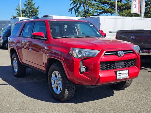 Used 2022 Toyota 4Runner SR5 AWD/4WD image 3