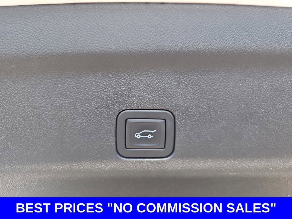 Used 2025 Chevrolet Tahoe LT RWD image 14