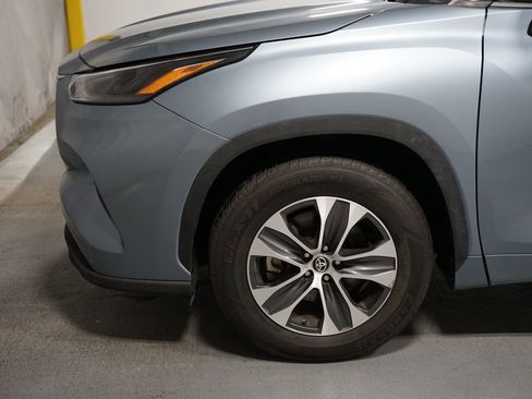 Used 2022 Toyota Highlander XLE FWD image 5