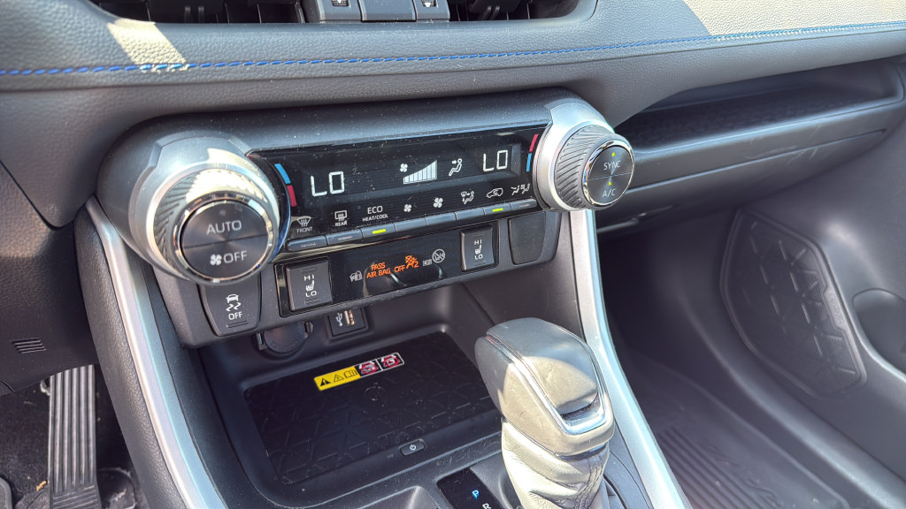 Used 2024 Toyota RAV4 XSE w/ Advanced Technology Package AWD/4WD image 29