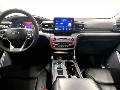 Used 2023 Ford Explorer XLT w/ Equipment Group 202A image 18