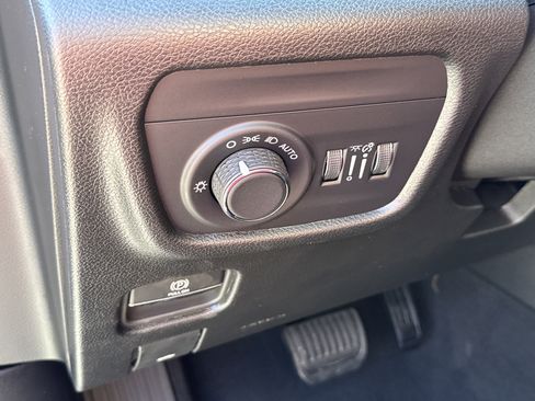 New 2025 Jeep Grand Cherokee L Laredo w/ Luxury Tech Group I image 40