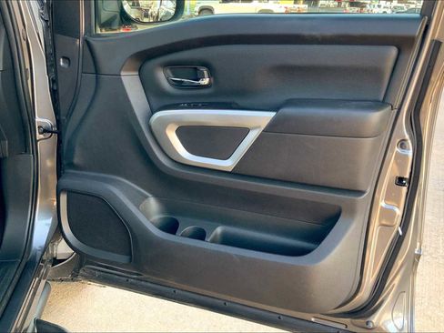 Used 2024 Nissan Titan SV w/ SV Convenience Package image 25
