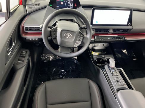 Used 2025 Toyota Prius Plug-In Hybrid image 23