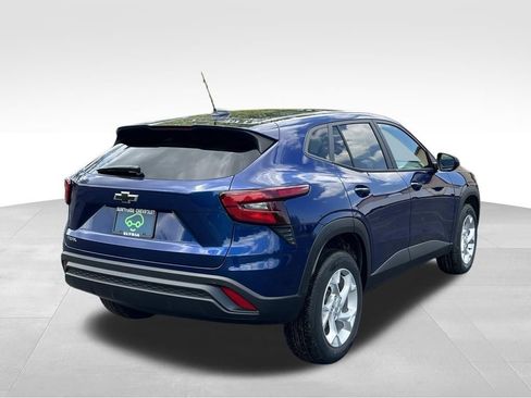 Certified 2024 Chevrolet Trax LS w/ LS Convenience Package FWD image 2