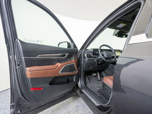 Used 2025 Kia Telluride SX Prestige AWD/4WD image 9