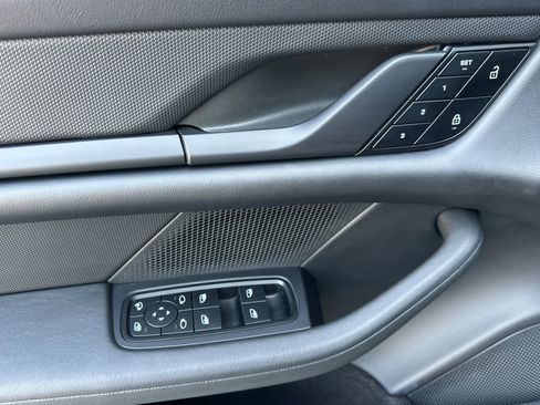 Used 2023 Porsche Taycan image 12