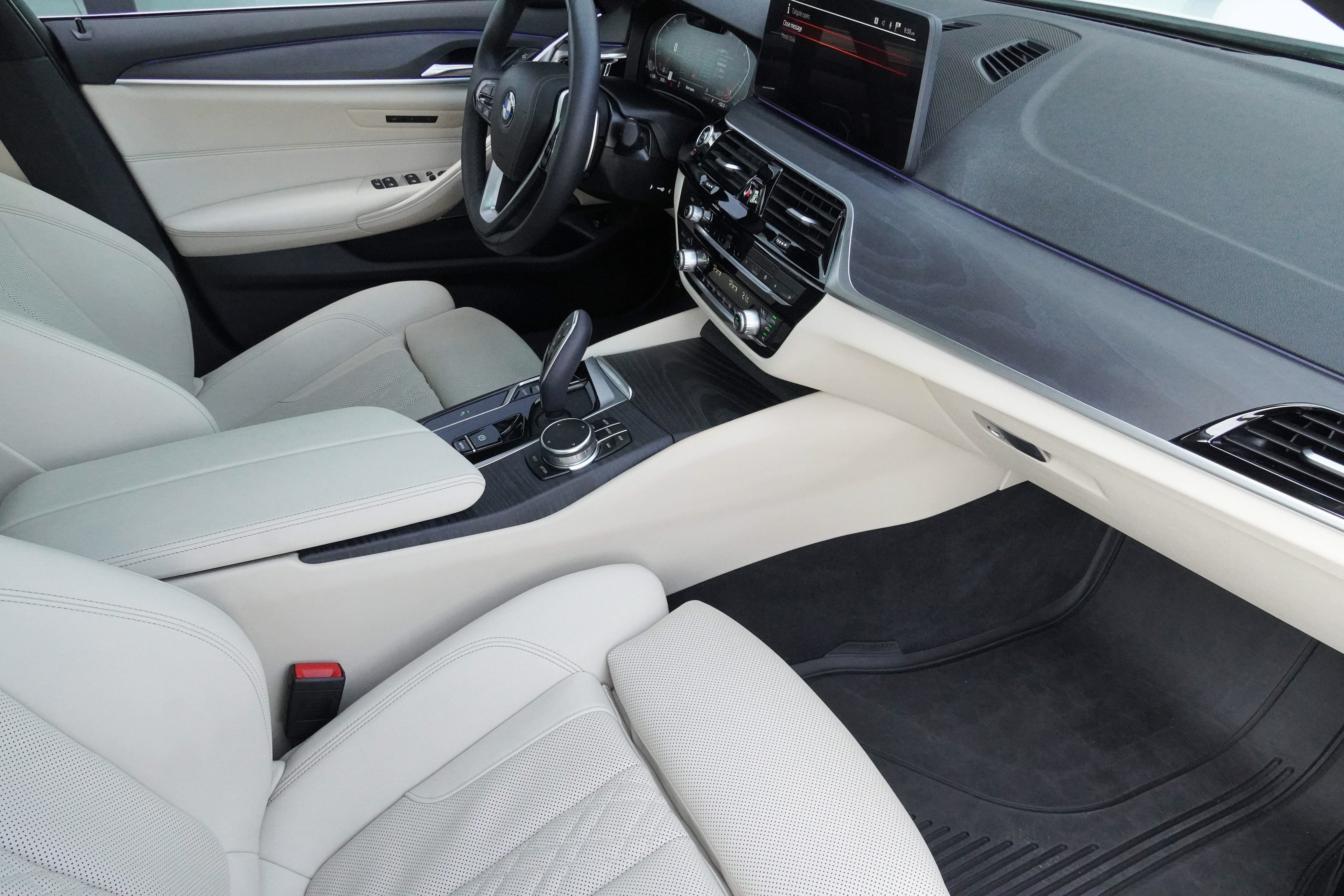 Used 2023 BMW 530i w/ Premium Package RWD image 10