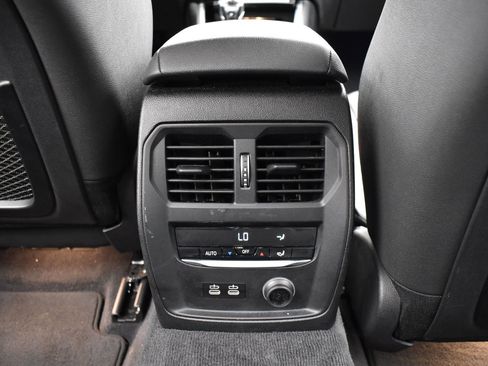 Used 2019 BMW 330i xDrive Sedan w/ Premium Package AWD/4WD image 16