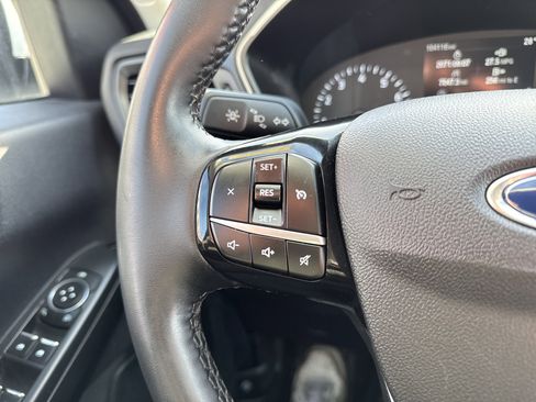 Used 2022 Ford Escape SEL image 18