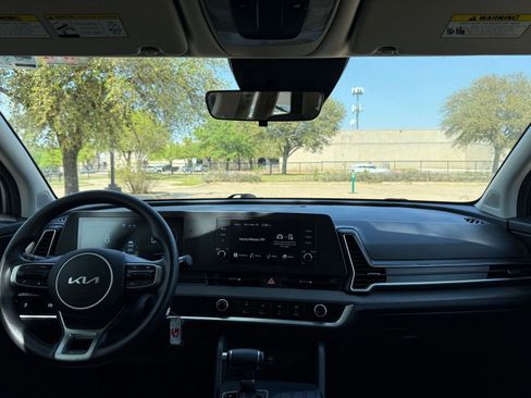 Used 2025 Kia Sportage LX image 33