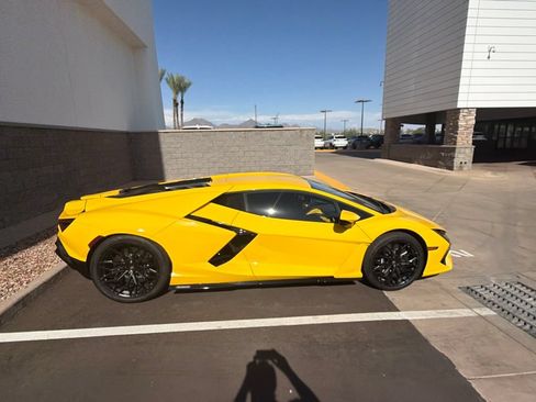Used 2024 Lamborghini Revuelto AWD/4WD image 5