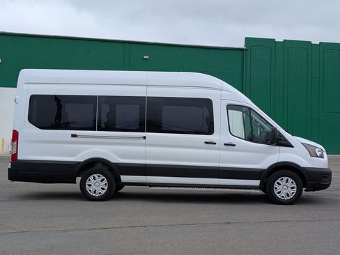 Used 2023 Ford E-Transit 148 High Roof Extended image 8