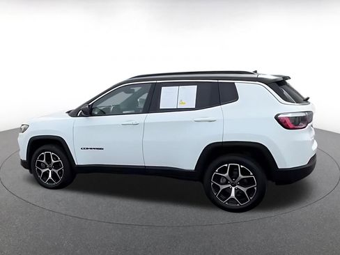 Used 2025 Jeep Compass Limited AWD/4WD image 10