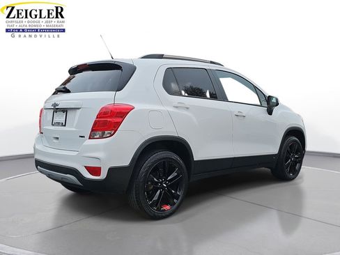 Used 2022 Chevrolet Trax LT w/ Redline Edition image 5