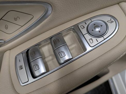 Used 2020 Mercedes-Benz C 300 4MATIC Sedan image 9