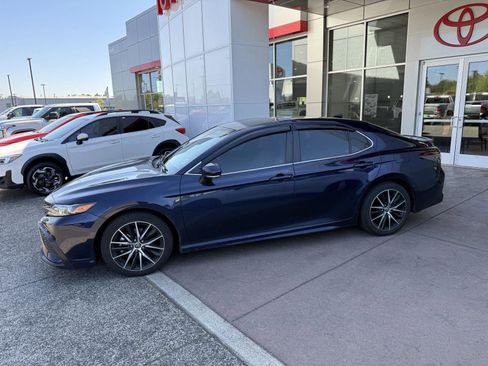 Used 2021 Toyota Camry SE w/ Cold Weather Package AWD/4WD image 3