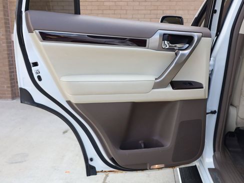 Used 2014 Lexus GX 460 w/ Premium Package AWD/4WD image 18