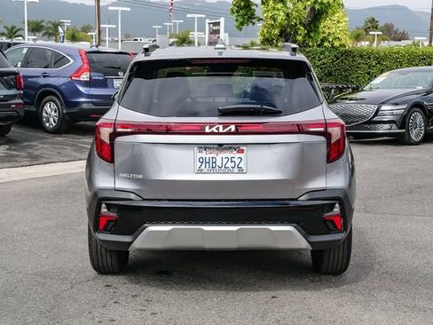 Used 2024 Kia Seltos EX FWD image 6